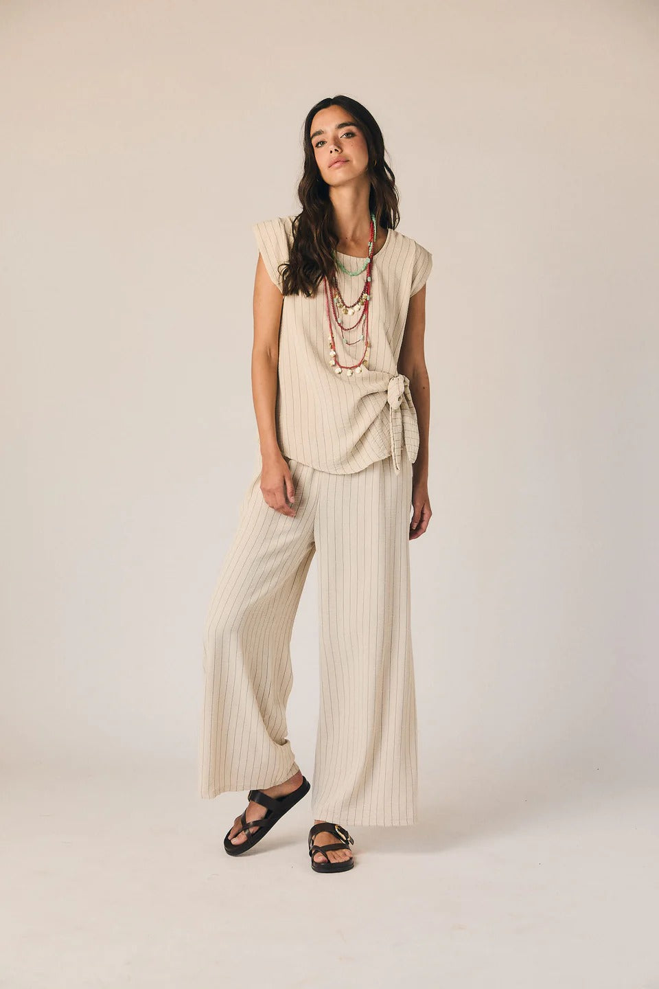Pantalón rayas beige