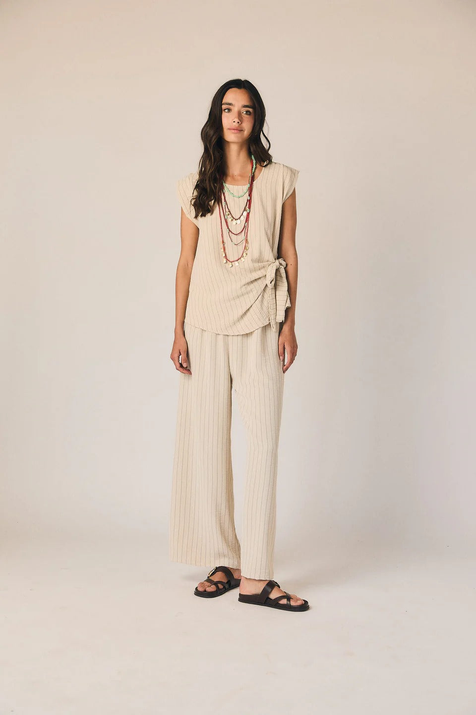 Pantalón rayas beige